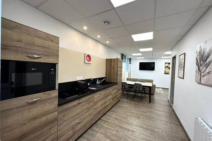 Appartement de vacances pour 6 personnes, avec jardin ainsi que piscine et jacuzzi, animaux acceptés