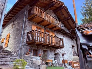 Gîte pour 3 personnes, avec vue et balcon à Région de Valtournenche