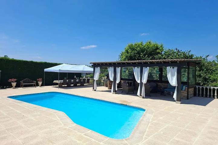 Gîte pour 12 personnes, avec Balcon et Jardin