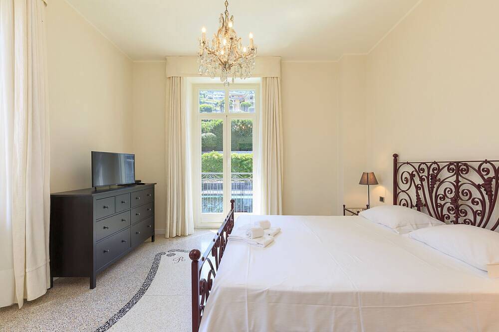 Elegante Villa mit Pool und Tennis direkt neben dem Stadtzentrum! Villa Virginia in Stresa, Comune di Stresa