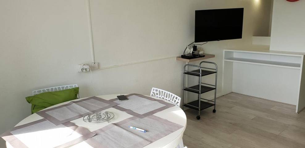 Maison de campagne pour 4 personnes, avec vue et bassin pour enfant ainsi que terrasse et piscine, animaux acceptés à Murat-le-Quaire - 4