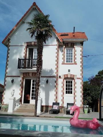 Cottage pour 10 personnes, avec jacuzzi ainsi que piscine et jardin dans Mindin