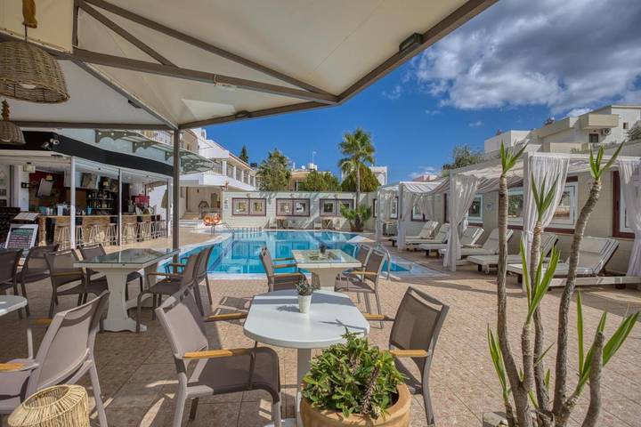 Location de vacances pour 2 personnes, avec jardin et piscine ainsi que vue et bassin pour enfant, adapté aux familles dans Malia - 3