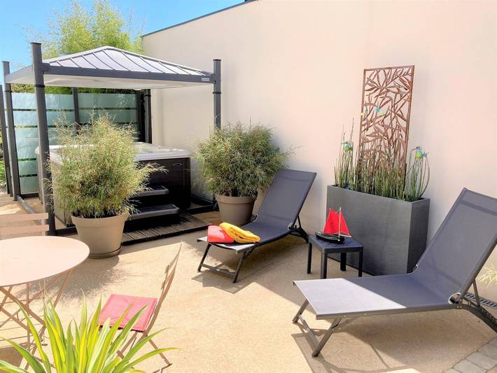 Gîte pour 8 personnes, avec Jacuzzi ainsi que Terrasse et Jardin à Baden (France)