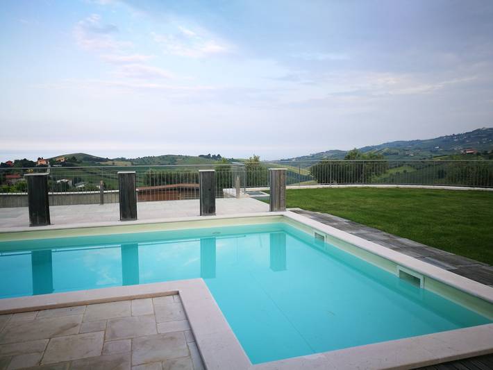 Ferienhaus für 4 Personen, mit Balkon und Whirlpool sowie Garten und Sauna
