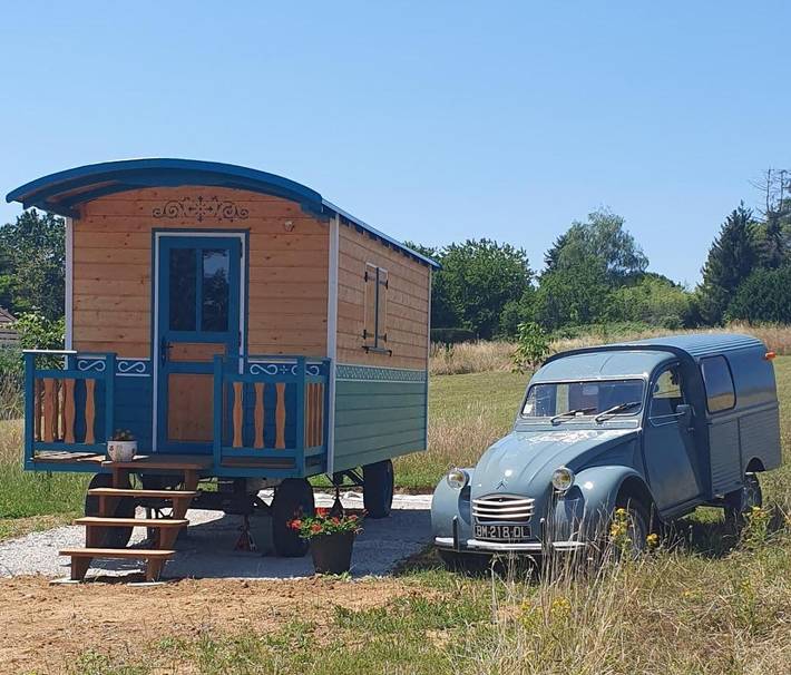 Gîte pour 2 personnes, avec Balcon et Terrasse ainsi que Jardin et Piscine dans Esmoulins