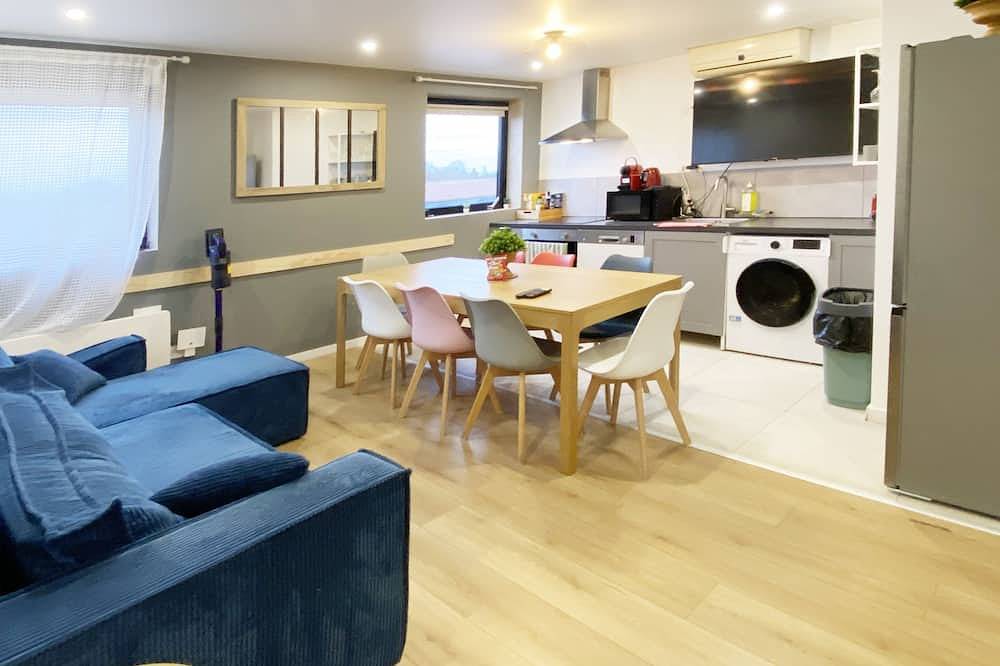 Appartement entier, A4 - Appart 15 pers • Antony-Orly • Clim • Parking in Antony, Hauts-de-Seine