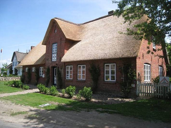 Freistehendes Reetdachhaus mit Garten, Terrasse & E-Ladestation in Nordfriesische Inseln (Schleswig-Holstein) (Schleswig-Holstein), Oevenum