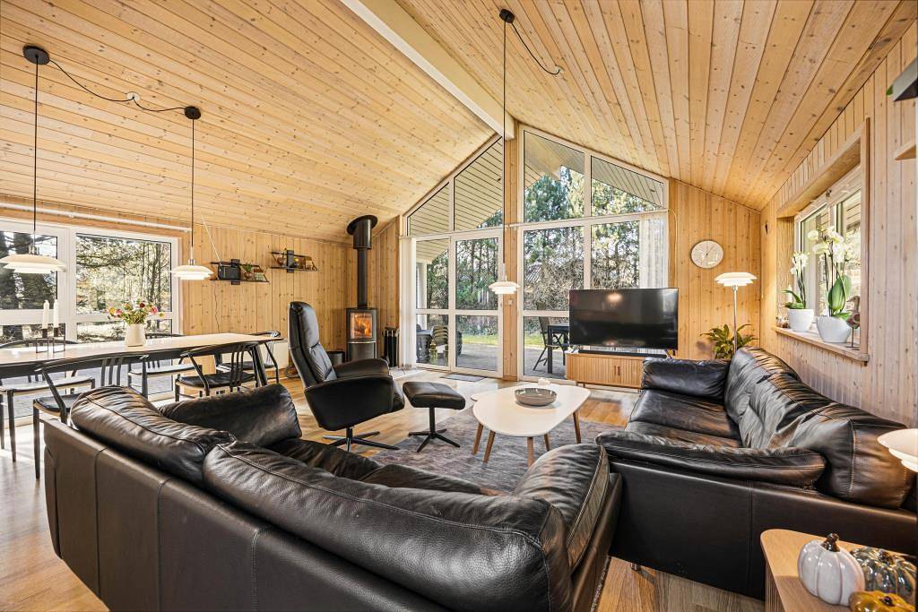 Herrlich großes 4-Sterne-Ferienhaus mit Whirlpool und Sauna in Henne, Filsø See