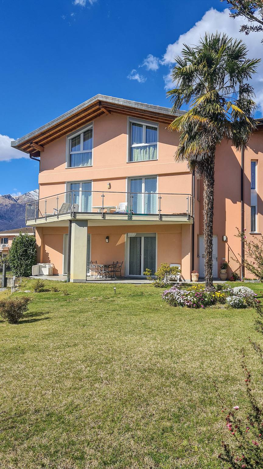Appartamento intero, Appartamento vacanze per 4 persone con terrazza in Maccagno, Maccagno con Pino e Veddasca