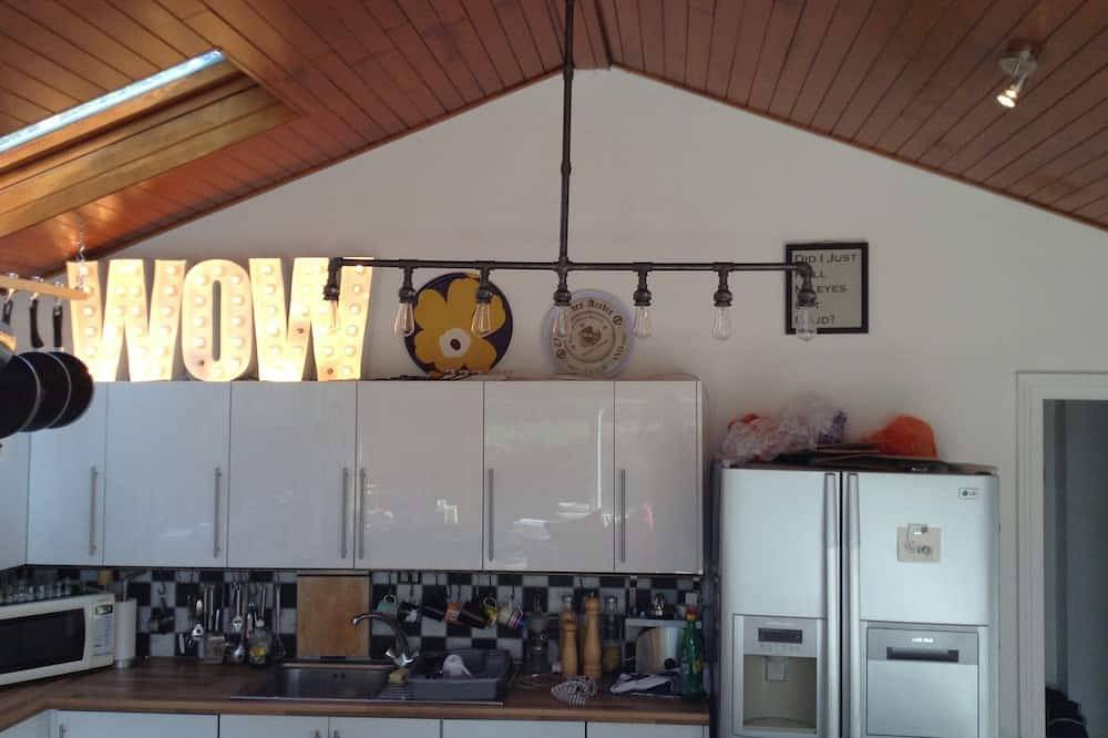 Riverside Bungalow cerca de Legoland, Windsor, jacuzzi y sauna. Mascota amigable. in Berkshire