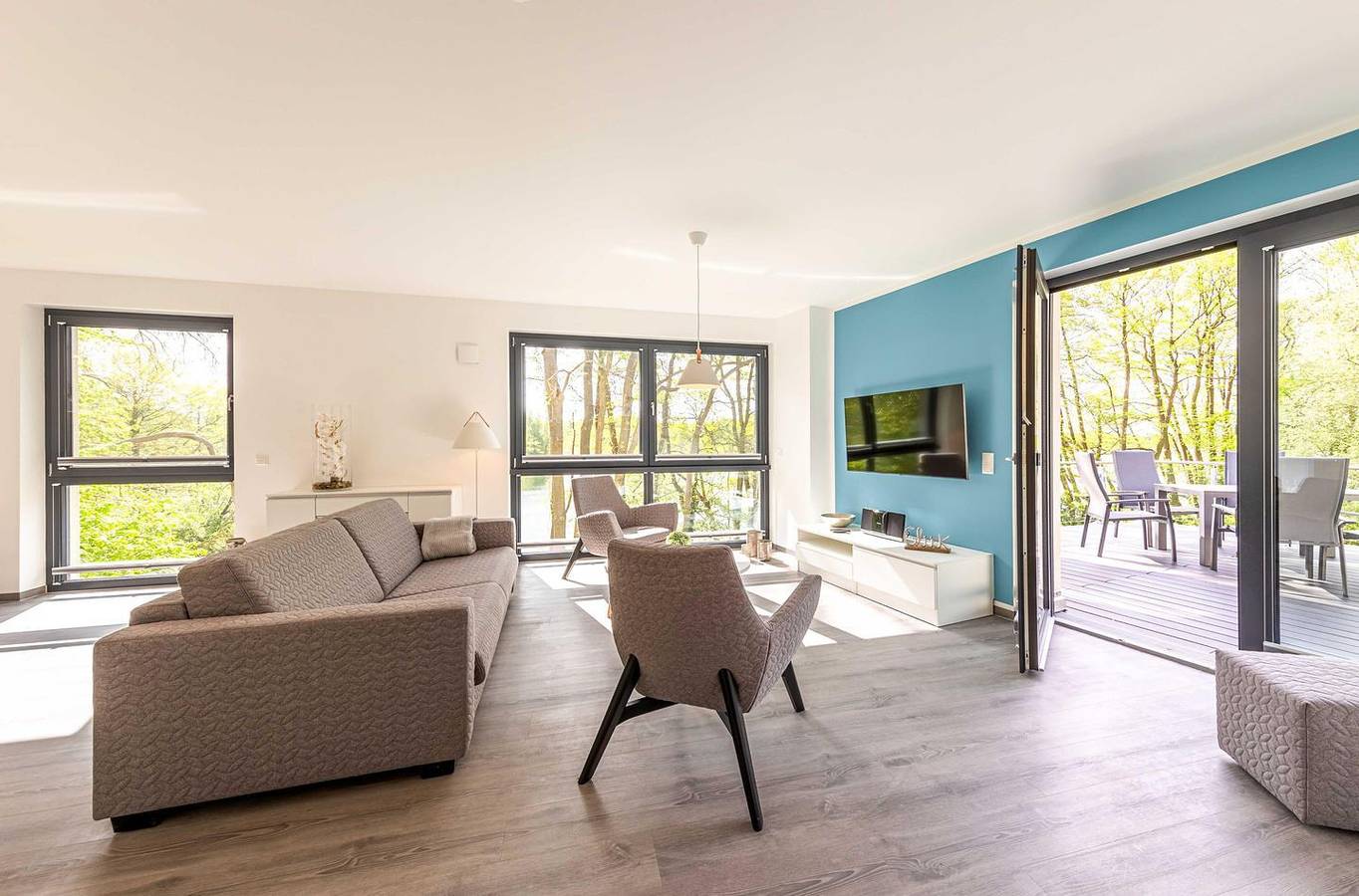 Ganze Wohnung, Sterne Ferienwohnung "Waldkauz" mit Dachterrasse und Blick auf den Krakower See in Am Wadehäng, Krakow am See