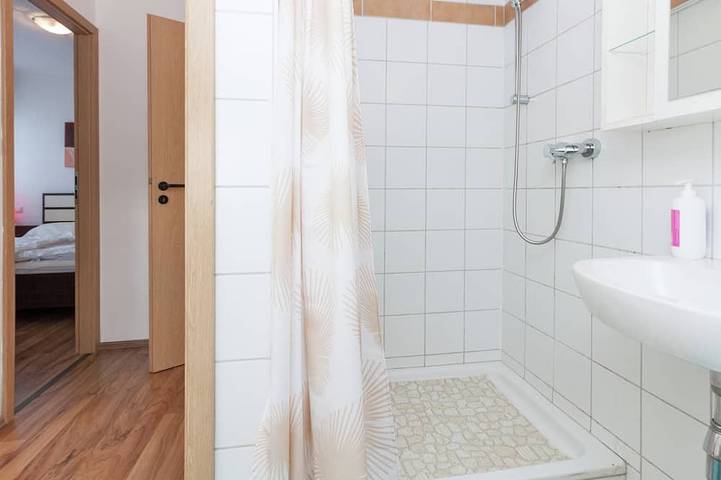 Ruhiger Bungalow am Hennesee mit Terrasse in Meschede, Hochsauerlandkreis