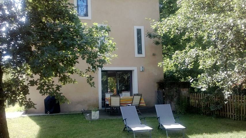 Gîte pour 6 personnes, avec terrasse ainsi que piscine et jardin dans l' Ain - 3