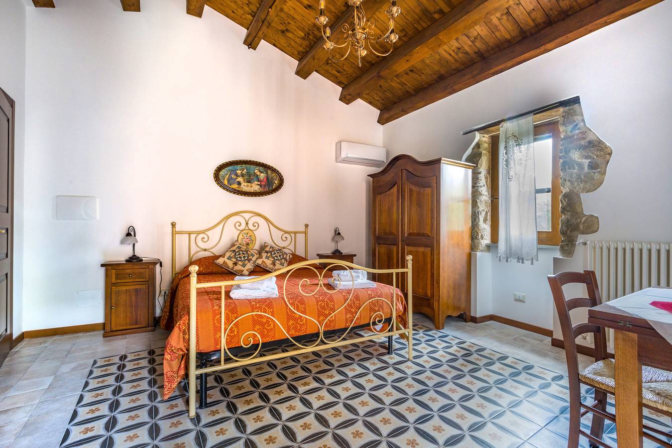 Kamer 'Luna' met uitzicht op de bergen, Wifi en airconditioning in Sant'Angelo di Brolo, Provincie Messina