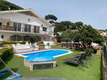 Gîte pour 6 personnes, avec piscine et jardin, adapté aux familles à Maçanet de la Selva