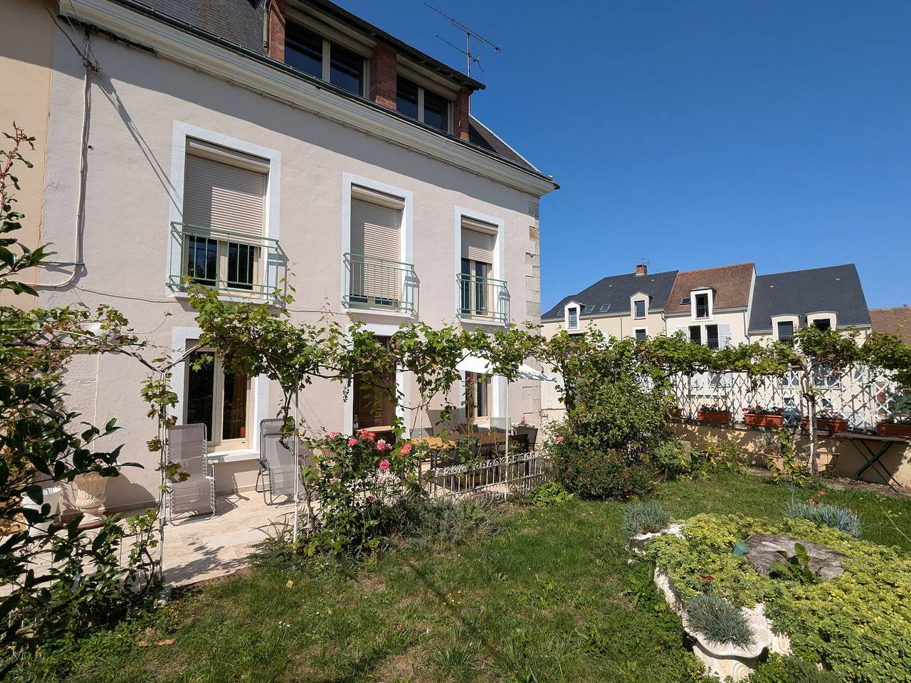 Apartamento entero, Casa del Canal en Montargis: Encanto, Jardines y Cultura in Montargis, Región de Montargis