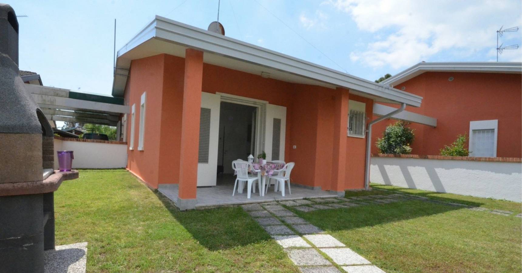 Schöne Villa mit Garten und Grill in Strandnähe in Bibione, San Michele al Tagliamento