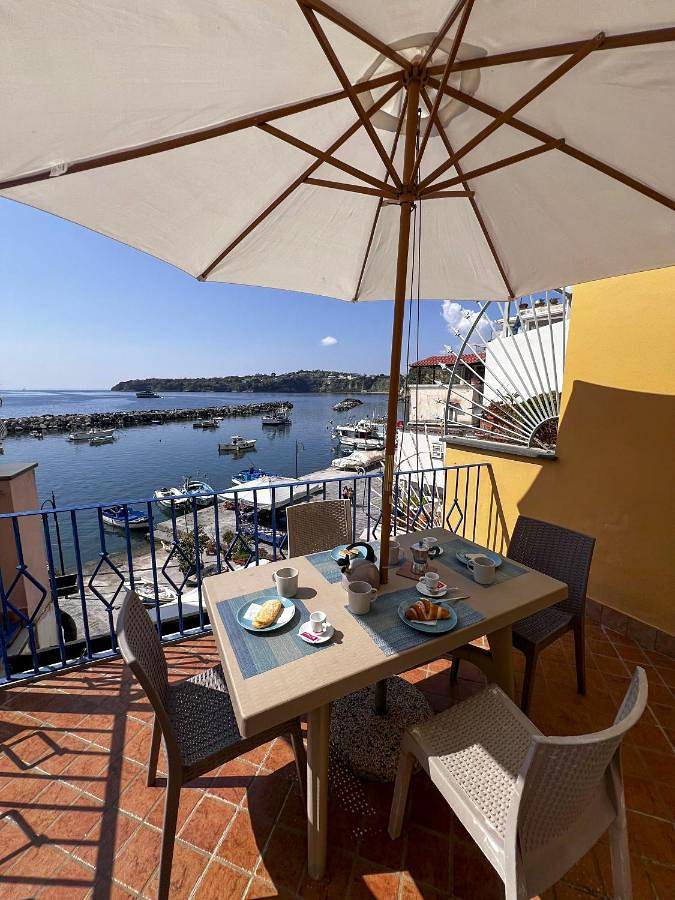 Ferienhaus für 4 Personen, mit Ausblick und Terrasse, mit Haustier in Procida