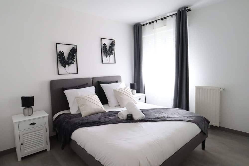 Entire apartment, Frenchy by Plaza - Proche Disneyland Appt 4 Pers in Serris, Seine-et-Marne