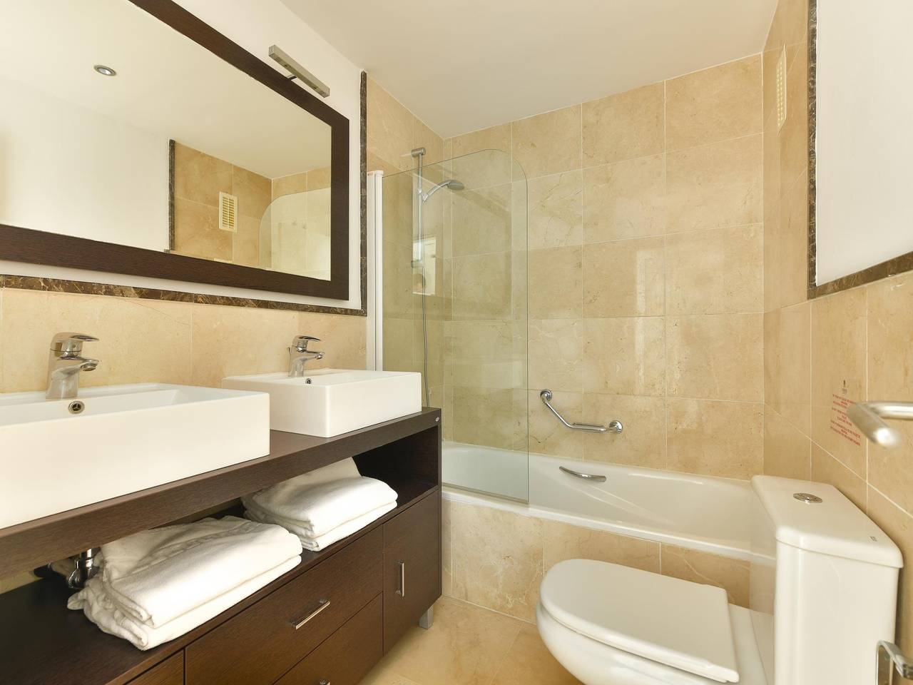 Entire holiday apartment, 2 bedrooms apartment side sea view in Torrox Costa, Torrox