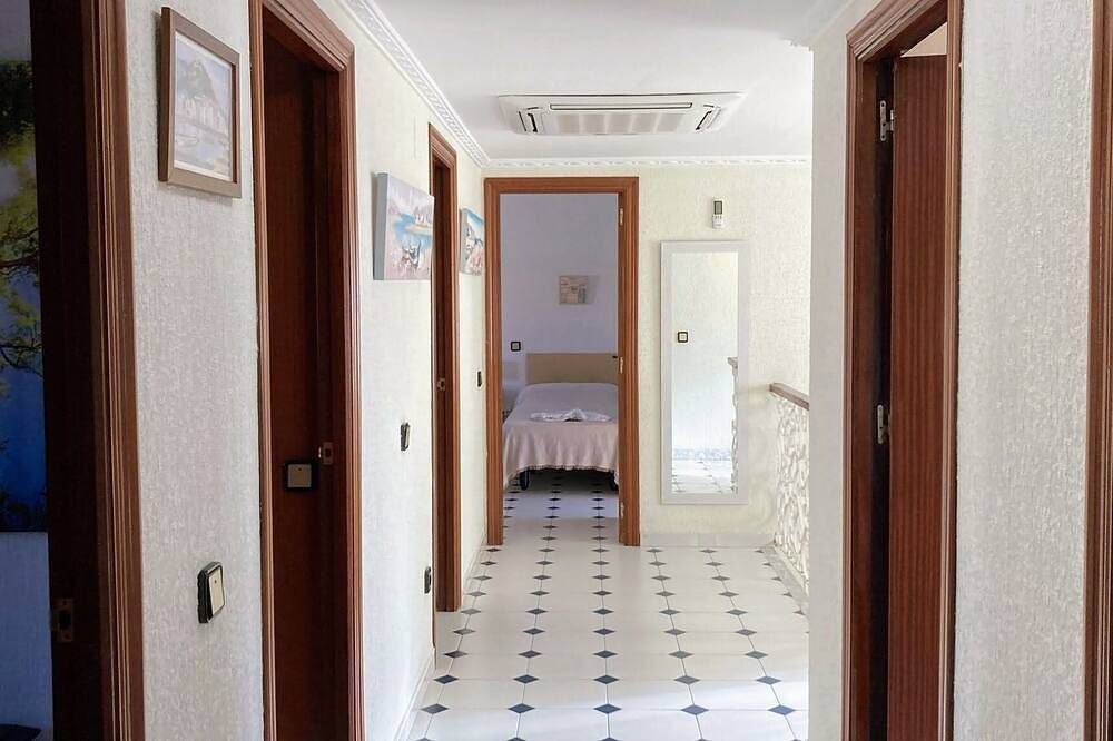 Villa Chalet Benidorm -  Private pool, Aircon, Walk to city centre and beaches in Benidorm, Costa Blanca