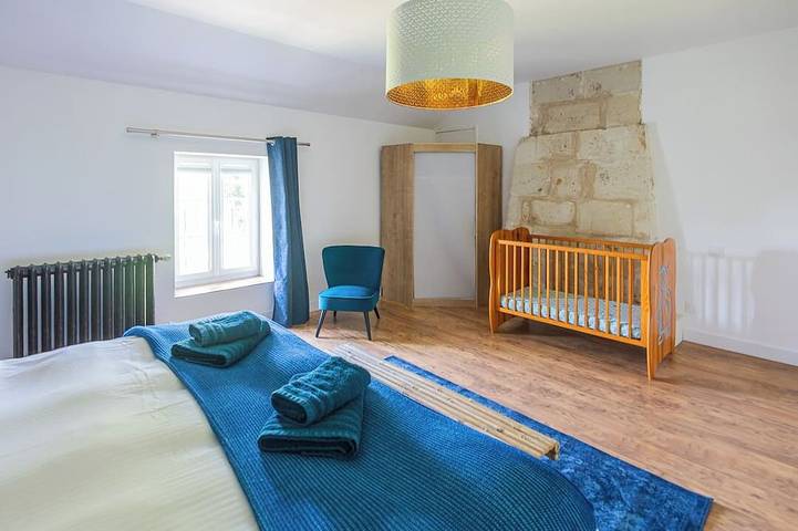 Large charming gîte with swimming pool * 10 pers* 2km Center Parcs in Morton, Loire-Tal