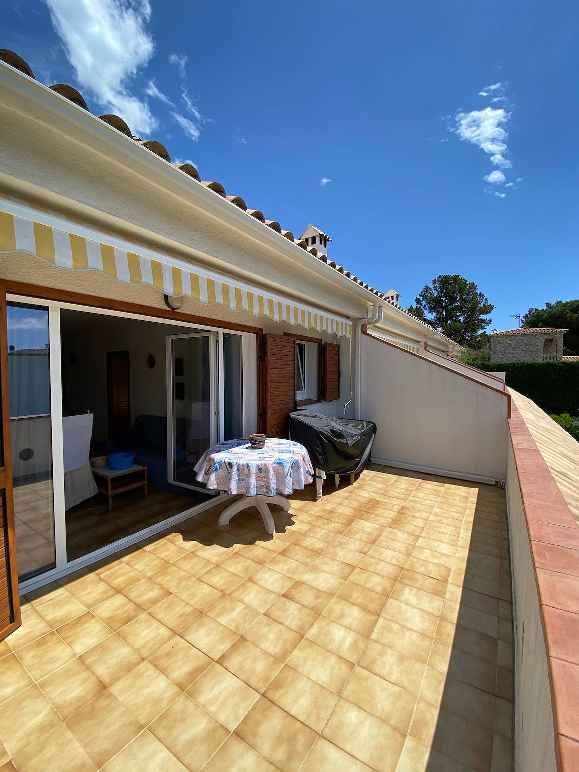 Apartamento entero, Apartamento 'Fantástico S'agaró' con piscina compartida, terraza privada y jardín compartido in S'Agaró, Platja d'Aro