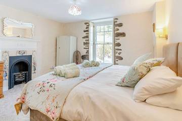 Cottage for 10 People in Solva, Pembrokeshire, Photo 1