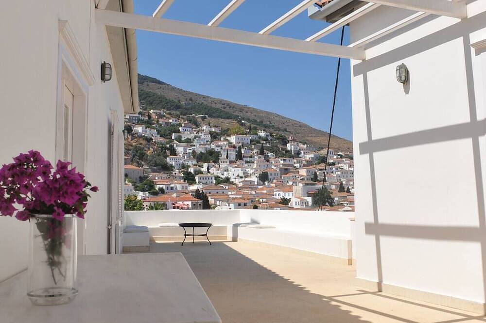 Entire apartment, Dione House by Ghh in Hydra