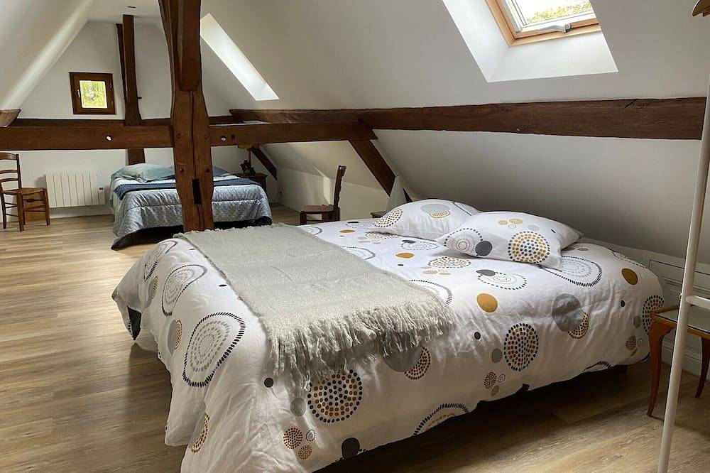 Gîte de charme au bord de l'eau, à 30min du Mans, cadre paisible avec pêche et randonnées à proximité in Saint-Mars-sous-Ballon, Sarthe