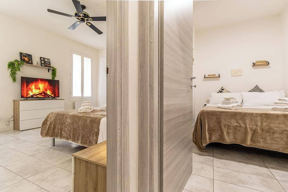 Entire apartment, [Cà Pico With Wifi]★★★★★-a few steps from the center in Mirandola, Modena Province