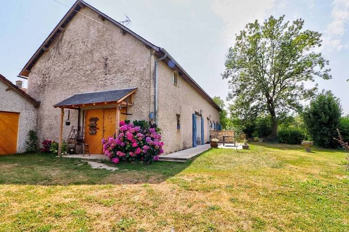 Gîte pour 6 personnes, avec jardin dans Nuret-le-Ferron