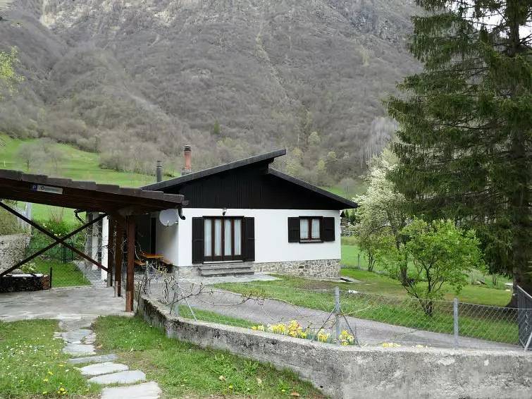Huis 6 Personen in Blenio, Lepontine Alps