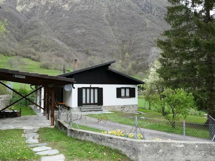 Chalet für 6 Personen, mit Garten im Ticino