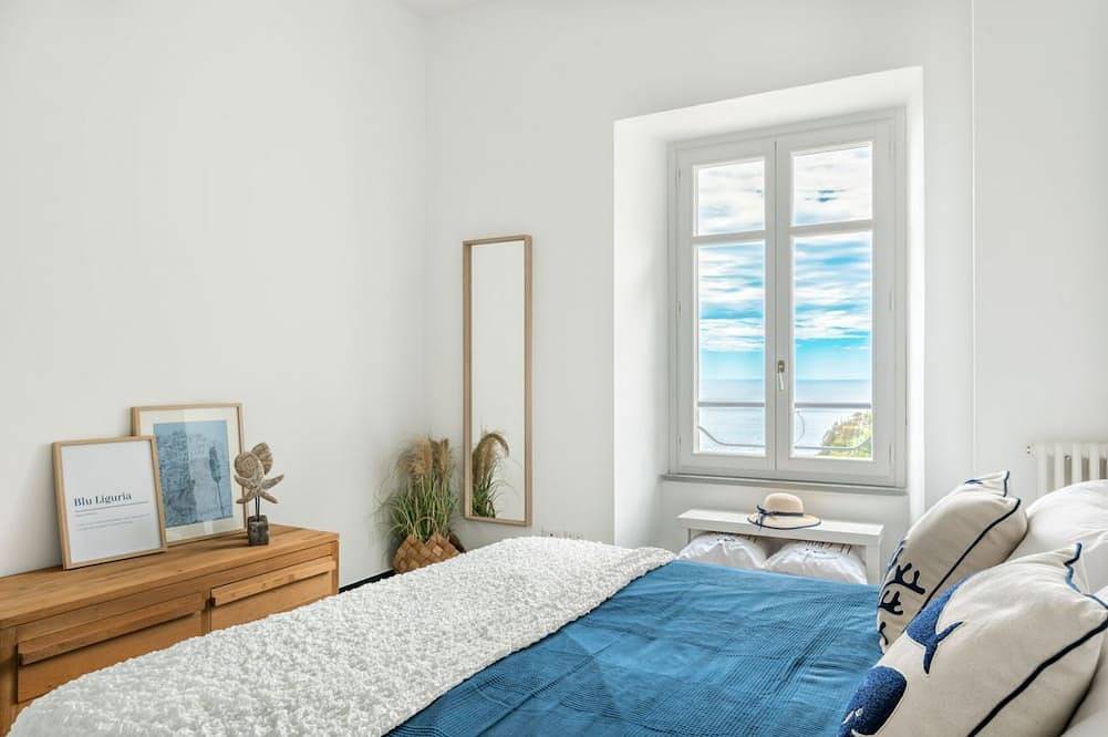 Apartamento entero, Salty Sky Flat is the perfect environment to wake up in the morning in a good mood thanks to its beautiful sea view that you can enjoy from the windows and from the private balcony, the novelty of the furnishings combined with the private parking will ma in Corniglia, Riviera di Levante
