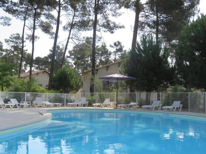 Gîte pour 4 personnes, avec vue sur le lac ainsi que terrasse et piscine dans Lac de Clarens