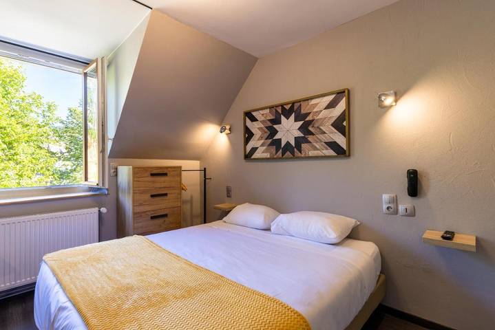 Hôtel pour 4 personnes, avec vue ainsi que piscine et jardin, animaux acceptés à Foncine-le-Haut - 2