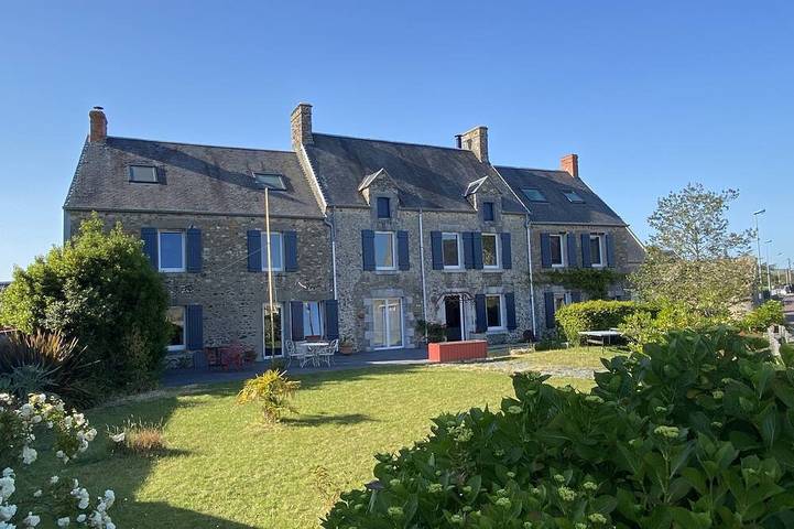 Maison de vacances pour 7 personnes, avec jacuzzi ainsi que terrasse et jardin à Gouville-sur-Mer