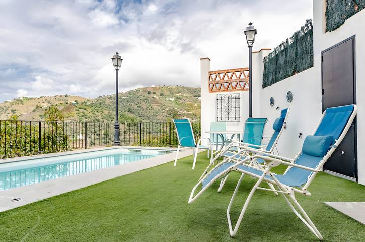 Villa 'Jema' avec vue sur la mer, piscine privée et climatisation in Torrox, Cordillera Penibética