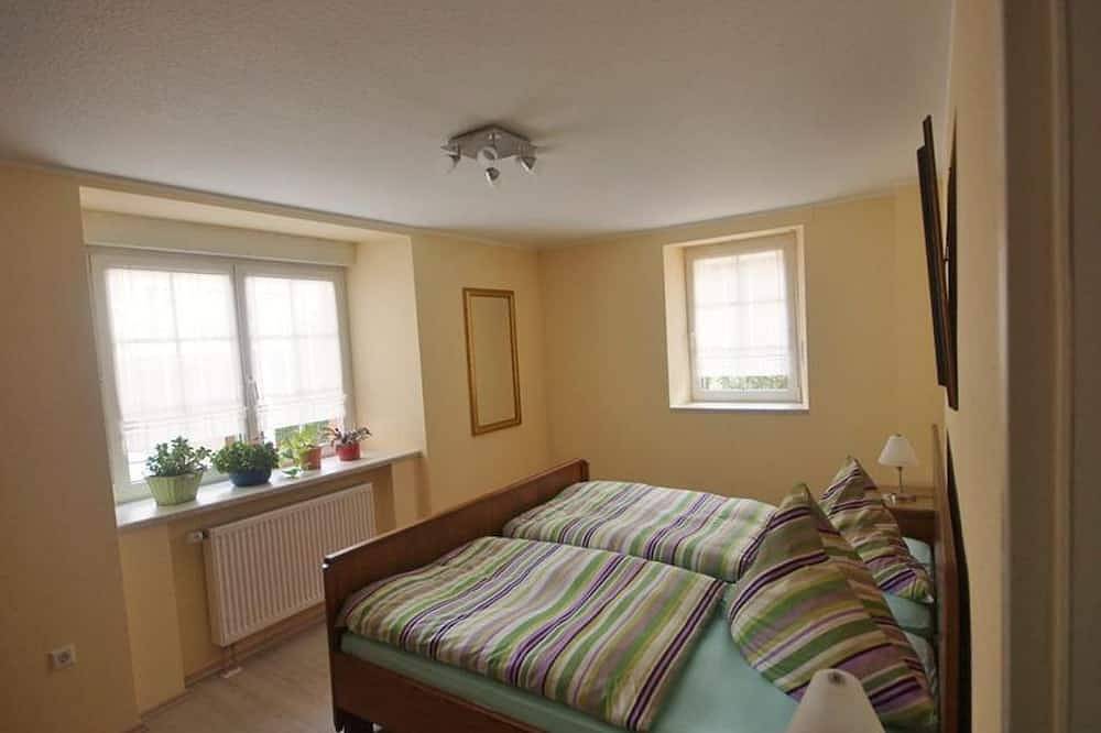 Ganze Wohnung, Ferienwohnung Moog - 2-Bett-Ferienwohnung Dusche/Wc, 1 Schlafraum in Lonnig, Osteifel