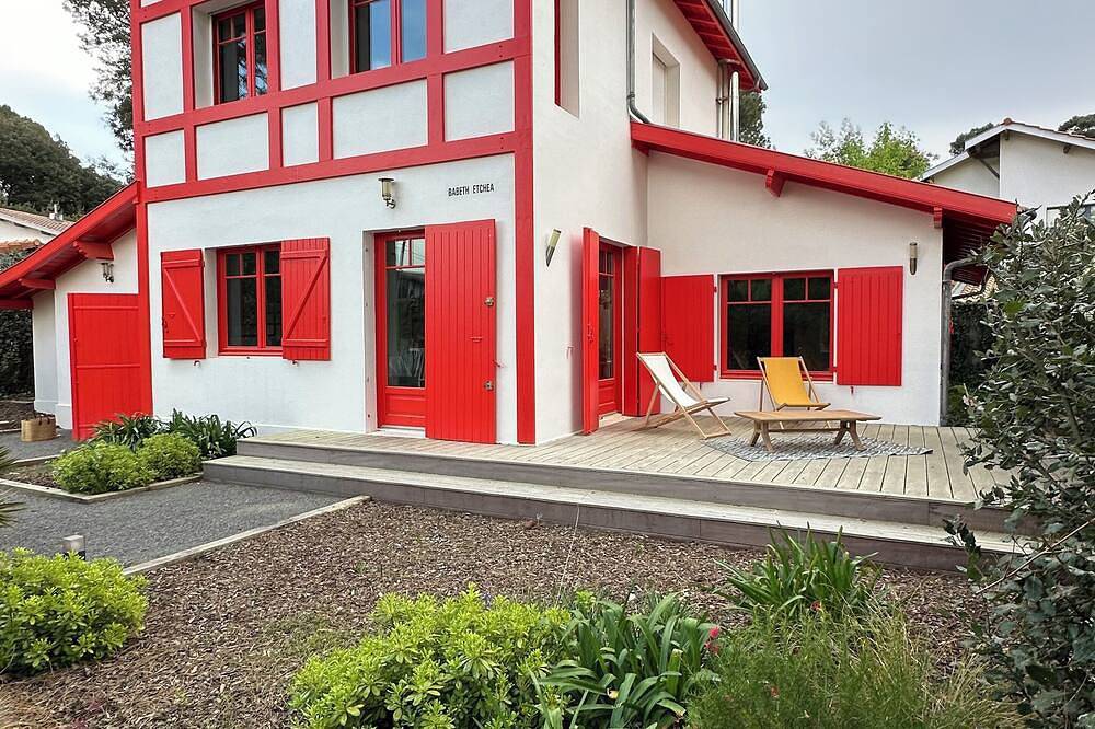 Artist's villa, ideal for families, 2 steps from the beach, sailing club and shops in Pyla-sur-Mer, La Teste-de-Buch
