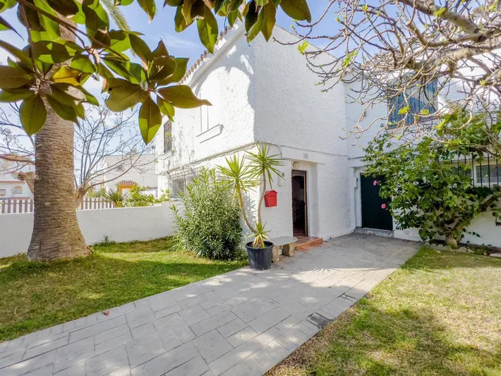 Ferienwohnung für 6 Personen, mit Ausblick und Pool sowie Balkon - 1