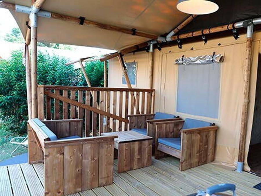 Camping Mon Perin - Safarizelt 6 personen - Safari Lodge Zelt | 3 Schlafz. | 6 Pers. | Erhöhte Terrasse | Klimaanlage in Bale, Rovinj und Umgebung