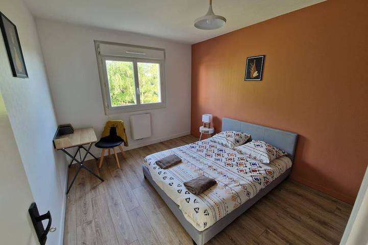 Maison 4 Chambres 8 Personnes, Bureau, Jardin, Garage. Quartier Calme de la Gare in La Roche-sur-Yon, Loire-Tal