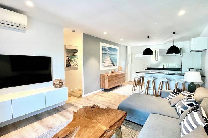 Ferienhaus für 4 Personen, mit Terrasse und Garten sowie Whirlpool und Pool - 1