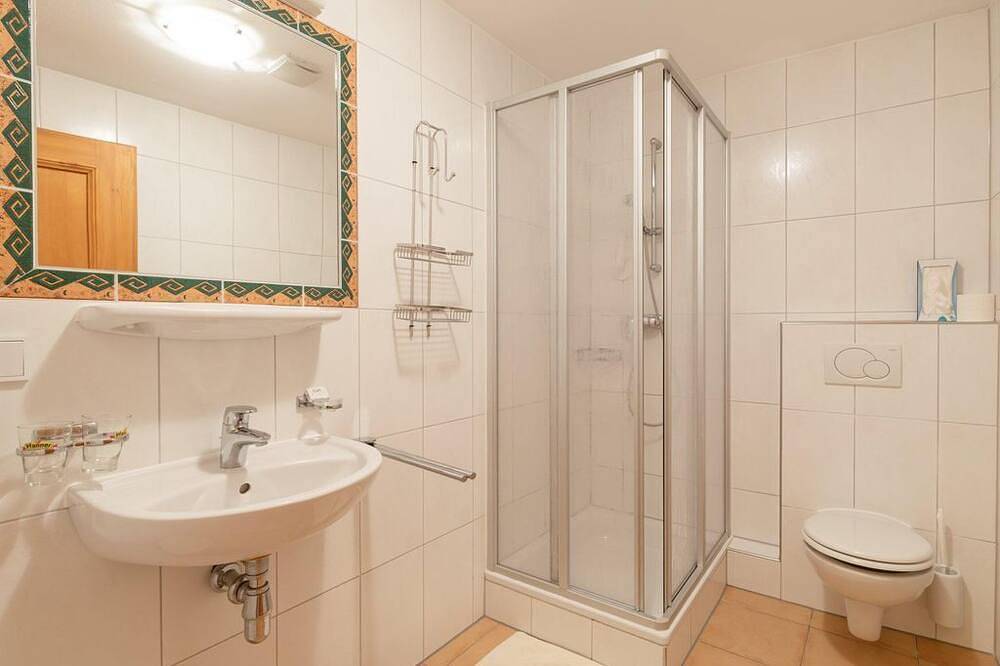 Doppelzimmer, Dusche, Wc, 1 Schlafraum - Berghaus Kanisfluh in Schnepfau, Bregenzerwald