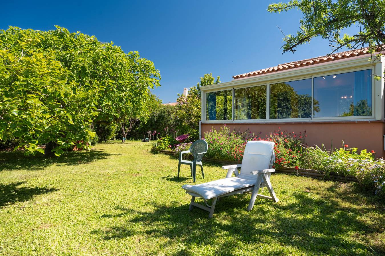 Maison Proche De La Plage avec Terrasse Privée, Jardin Privé et Climatisation in La Londe-les-Maures, Parc national de Port-Cros