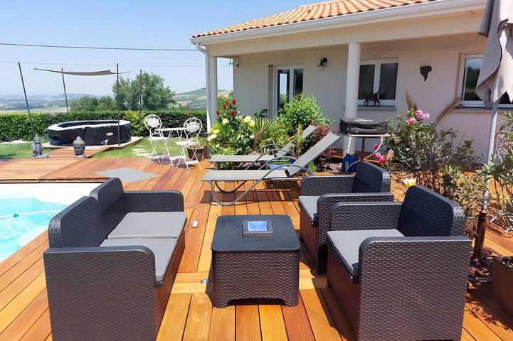 Location de vacances pour 4 personnes, avec piscine ainsi que jardin et jacuzzi à Égliseneuve-près-Billom - 4