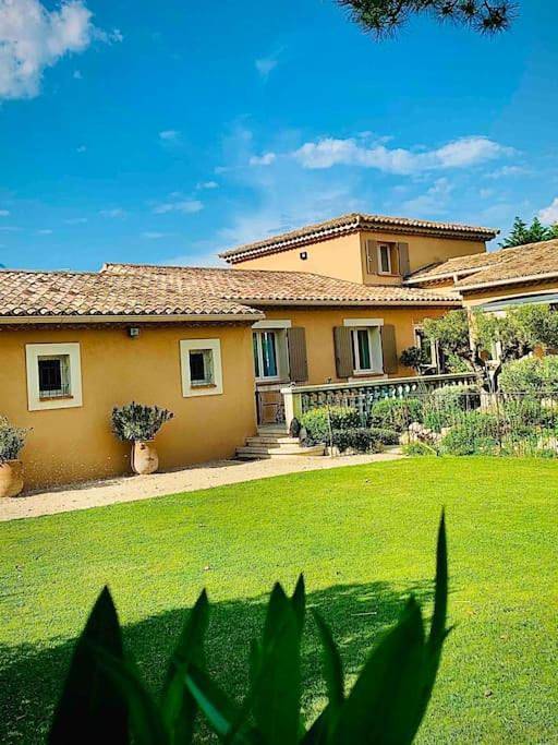 Chalet para 8 personas, con Jardín y Piscina en Noves